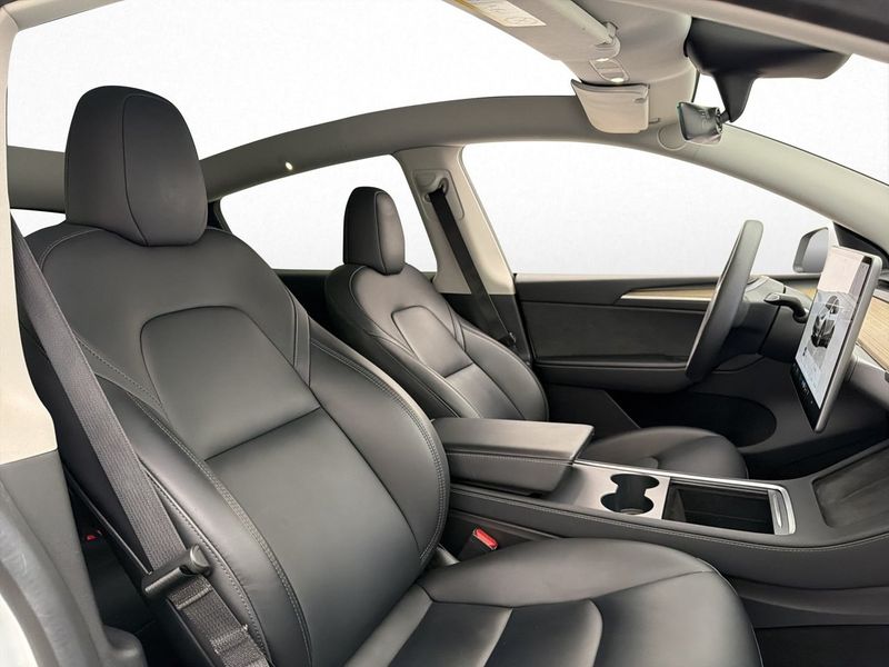 Tesla Model Y bild 28