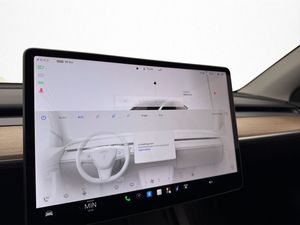 Tesla Model Y bild 17