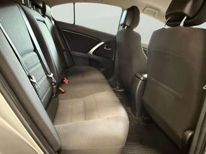 Toyota Avensis bild 12