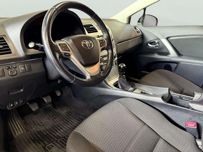 Toyota Avensis bild 11
