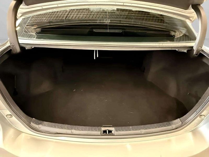 Toyota Avensis bild 16