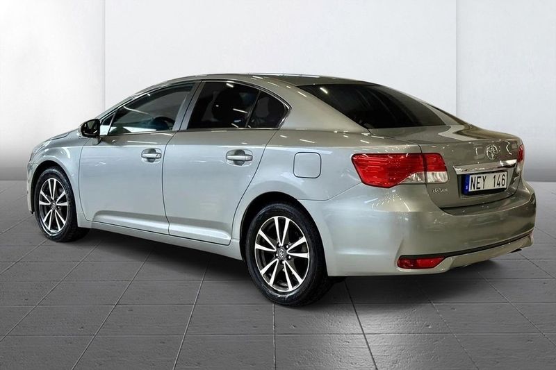 Toyota Avensis bild 8