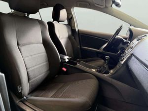 Toyota Avensis bild 13
