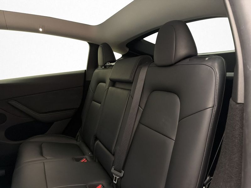 Tesla Model Y bild 21