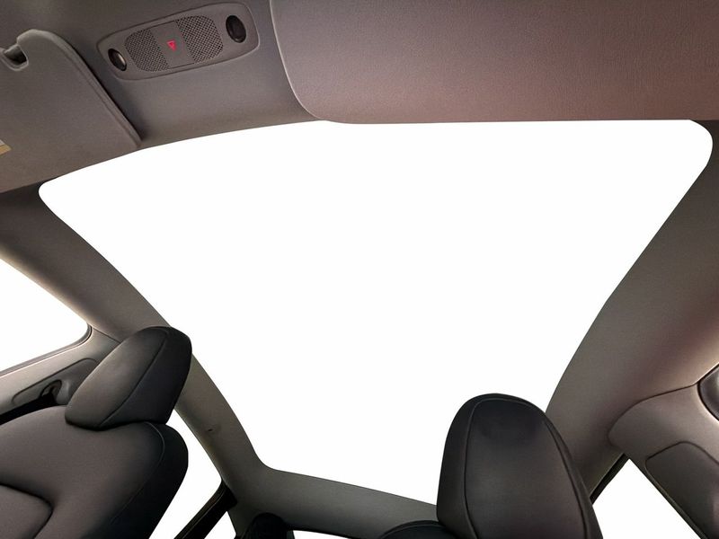 Tesla Model Y bild 19