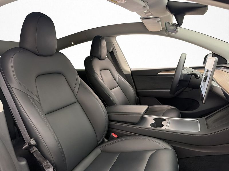 Tesla Model Y bild 16