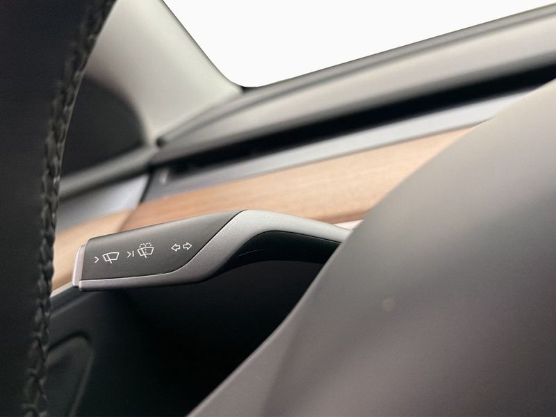 Tesla Model Y bild 32