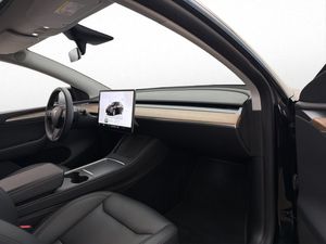 Tesla Model Y bild 17