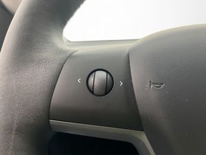 Tesla Model Y bild 25