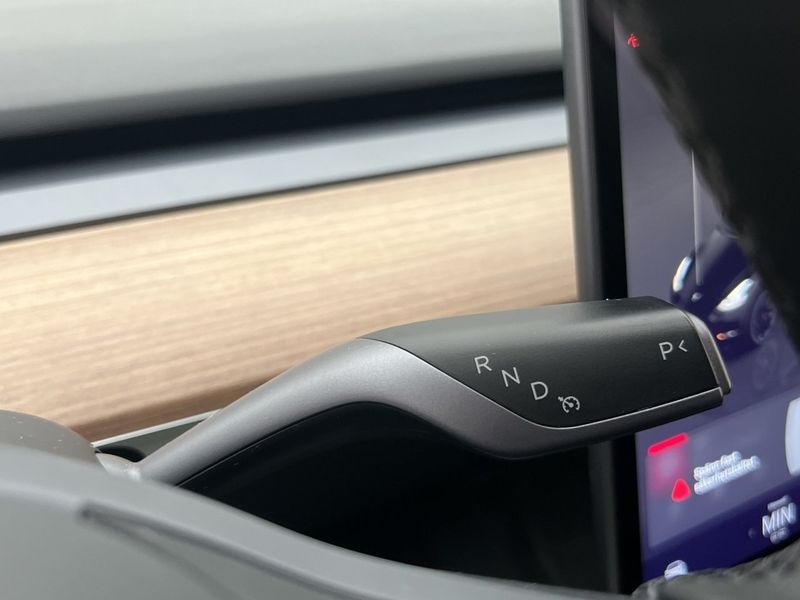 Tesla Model Y bild 36