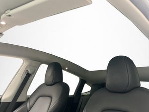 Tesla Model Y bild 15