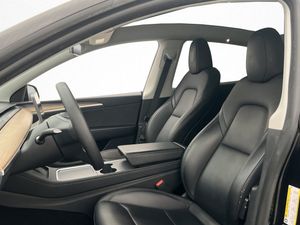 Tesla Model Y bild 13