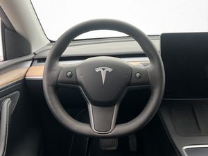 Tesla Model Y bild 24
