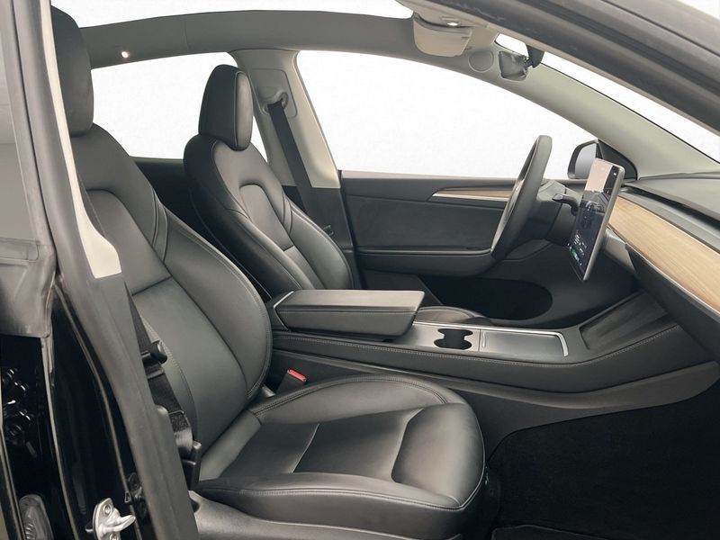 Tesla Model Y bild 16
