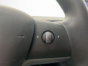 Tesla Model Y bild 26