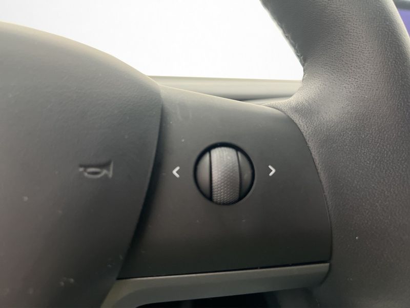 Tesla Model Y bild 26