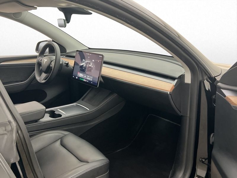Tesla Model Y bild 17