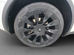 Tesla Model Y bild 34