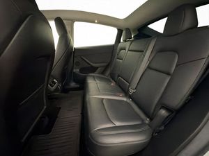 Tesla Model Y bild 25