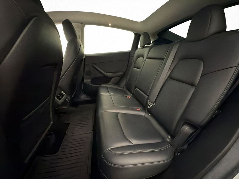 Tesla Model Y bild 25
