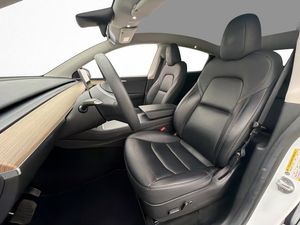 Tesla Model Y bild 28