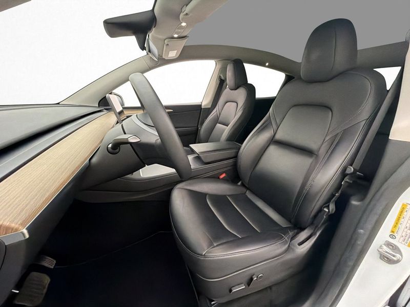 Tesla Model Y bild 28