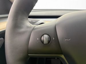 Tesla Model Y bild 23