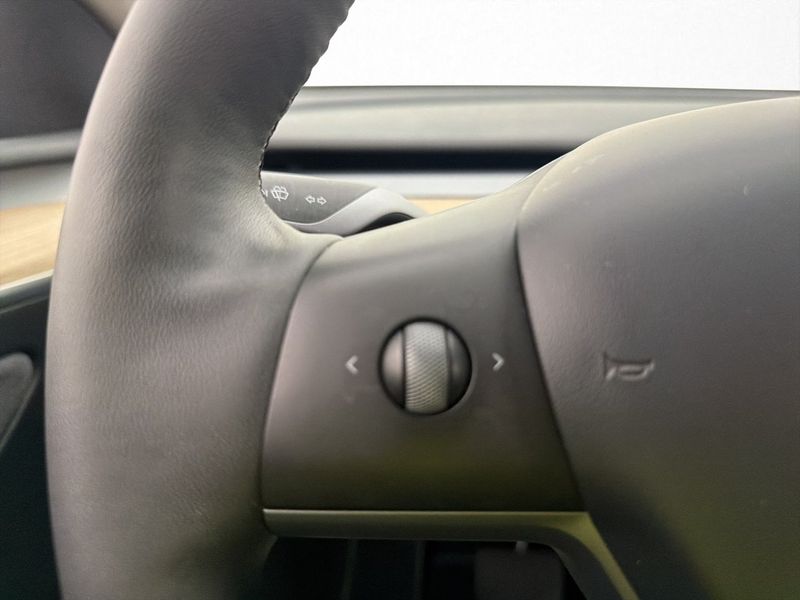 Tesla Model Y bild 23