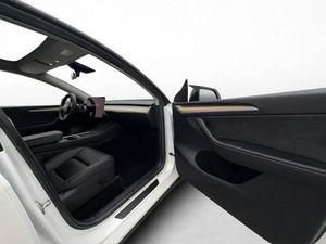Tesla Model Y bild 14
