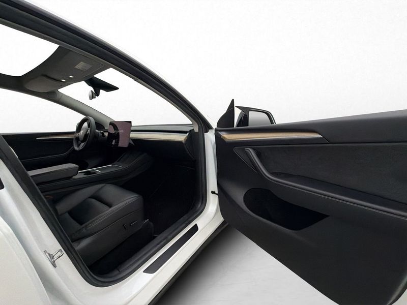Tesla Model Y bild 14
