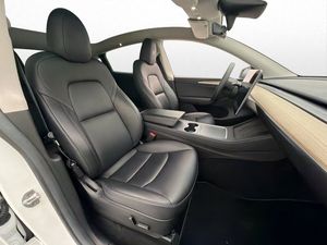 Tesla Model Y bild 13