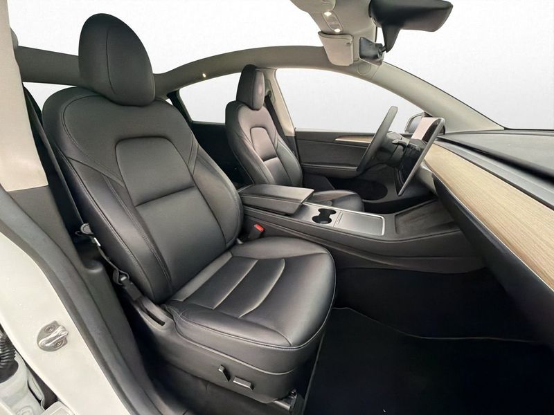 Tesla Model Y bild 13