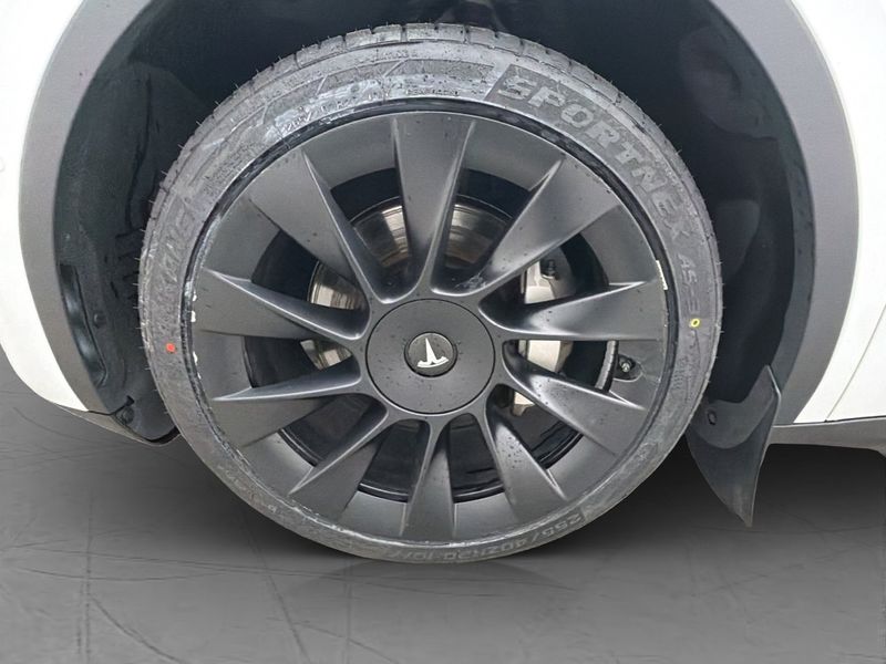 Tesla Model Y bild 32