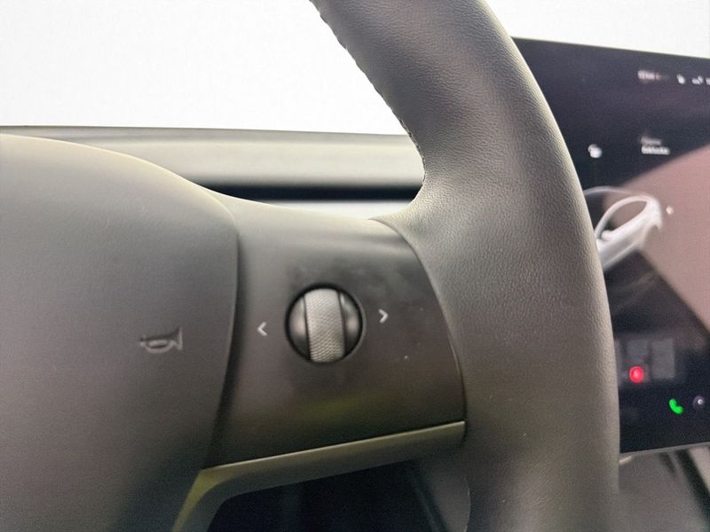 Tesla Model Y bild 21