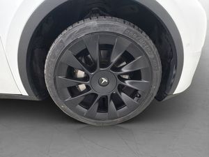 Tesla Model Y bild 35