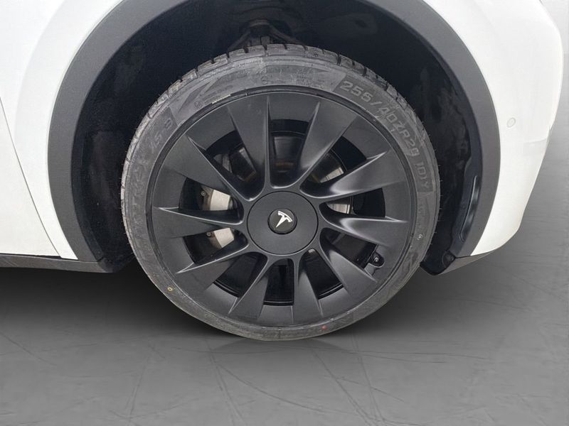 Tesla Model Y bild 35