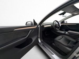Tesla Model Y bild 17