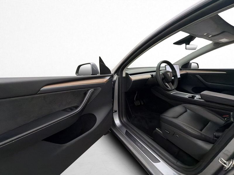 Tesla Model Y bild 17