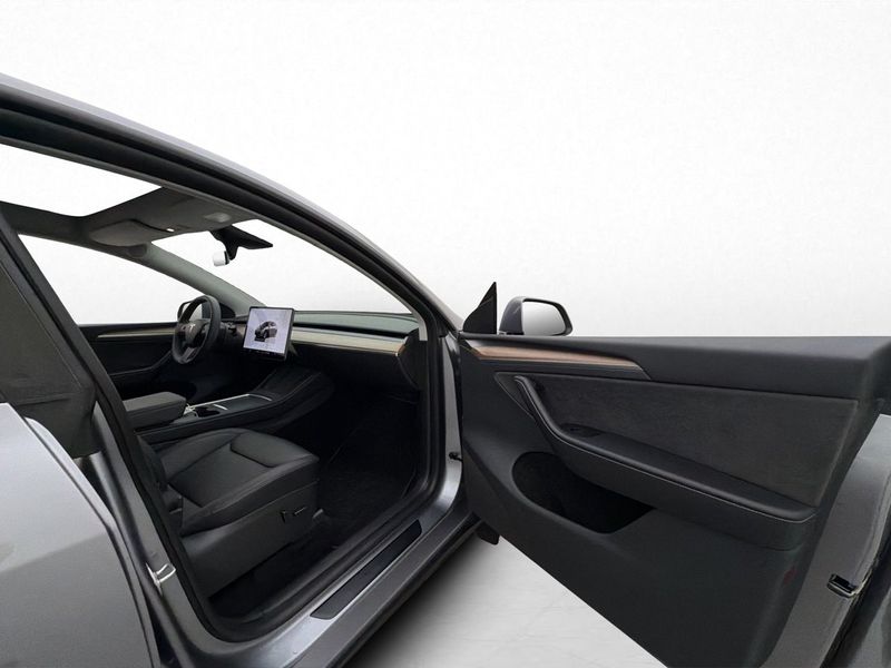 Tesla Model Y bild 13
