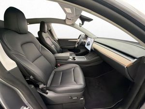 Tesla Model Y bild 12