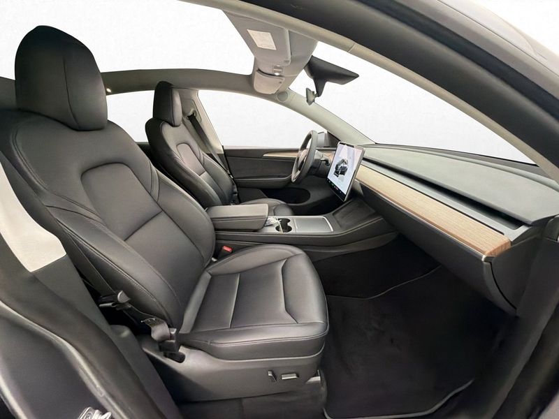 Tesla Model Y bild 12