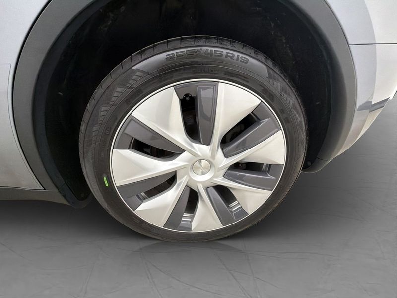 Tesla Model Y bild 32