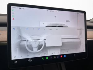 Tesla Model Y bild 23