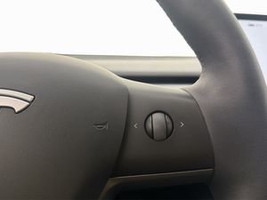 Tesla Model Y bild 27