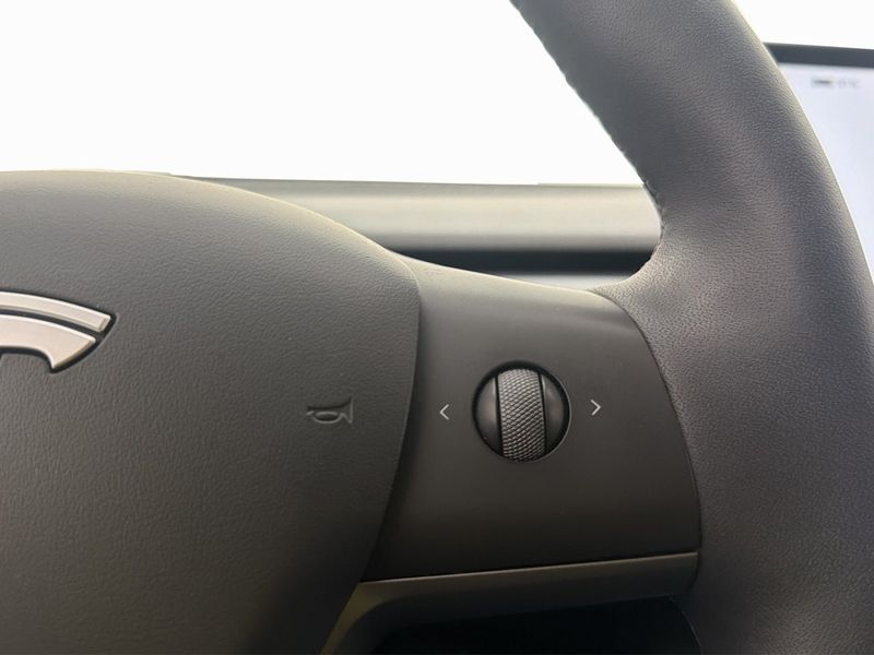 Tesla Model Y bild 27
