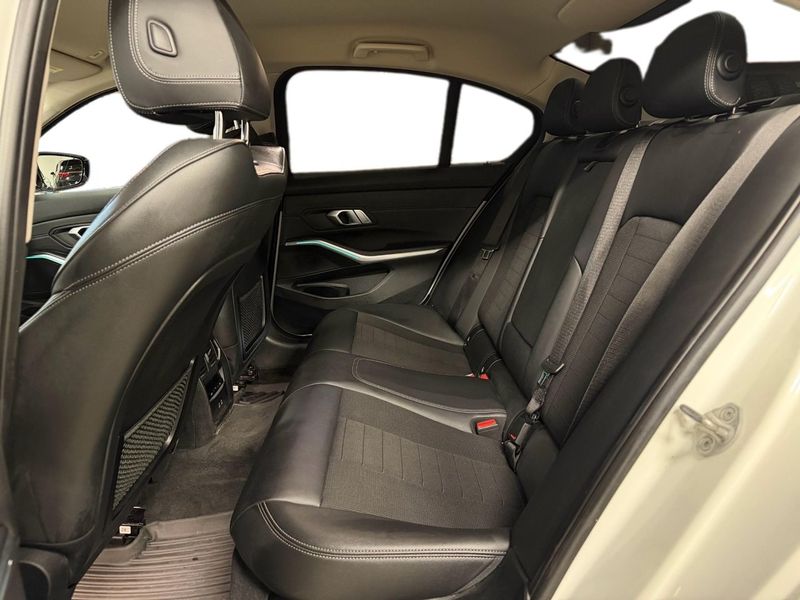 BMW 330 bild 13