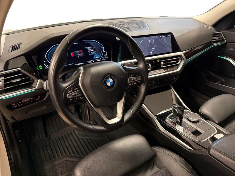 BMW 330 bild 8