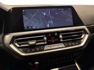 BMW 330 bild 18