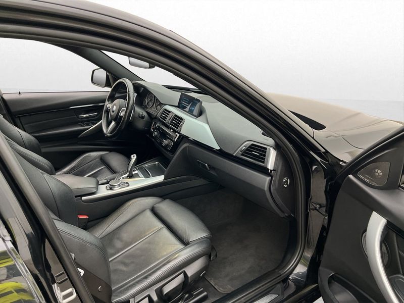 BMW 330 bild 26