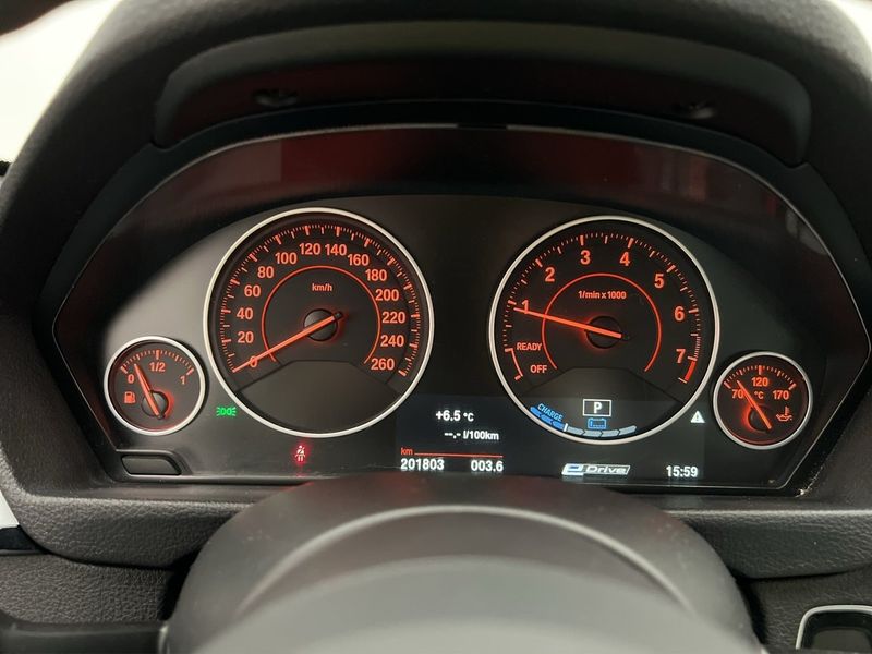 BMW 330 bild 18